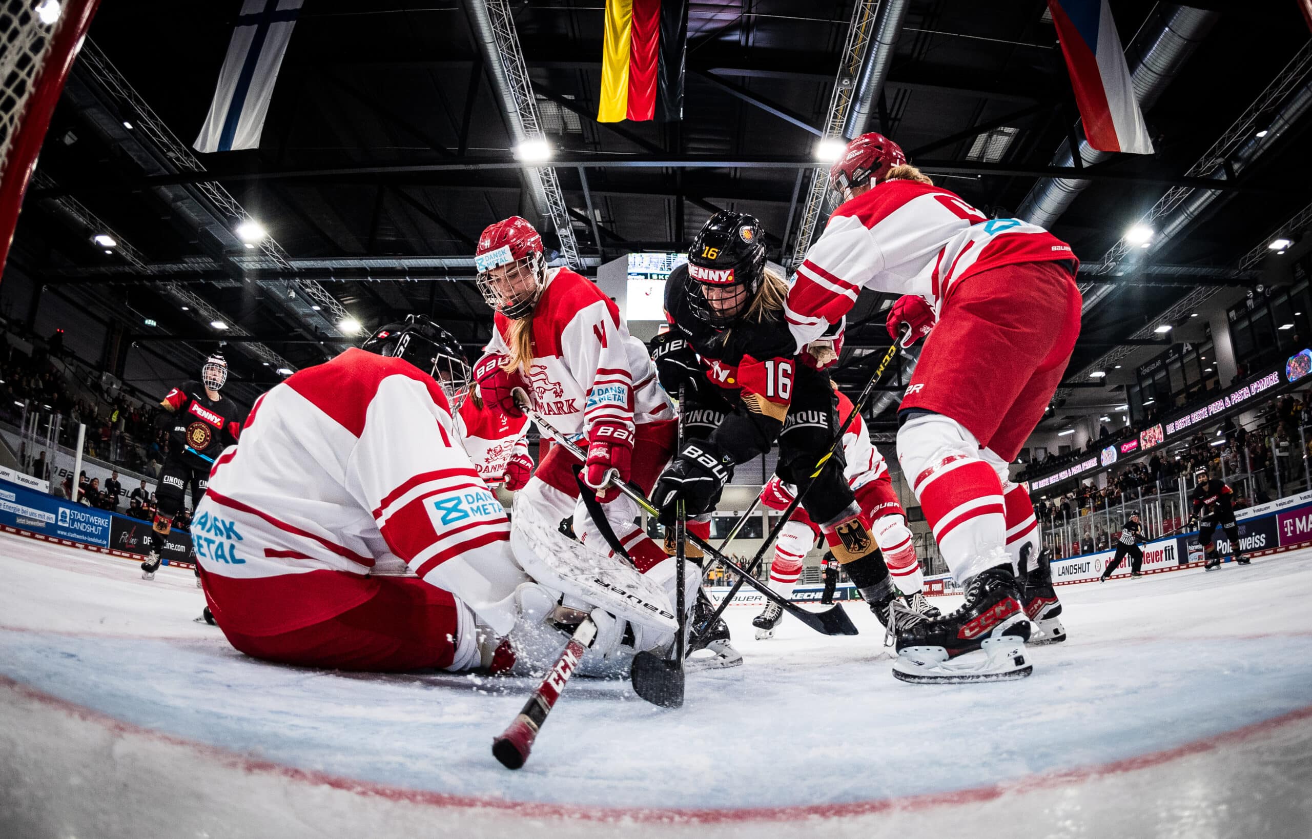 Deutschland Cup 2023 - Frauen Nationalmannschaft mit Auftaktsieg gegen Dänemark - Eishockey-Online News