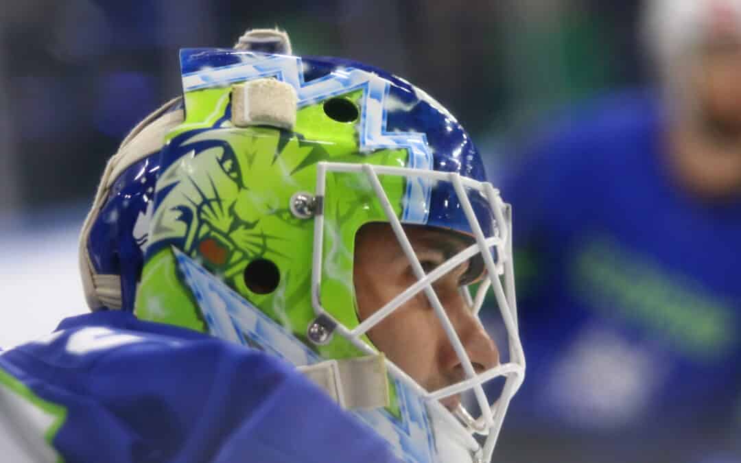 Torhütermasken bei der IIHF Eishockey WM 2024 Div1 in Bozen