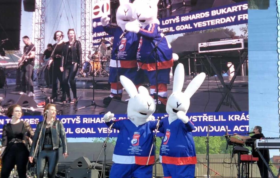 Bob und Bobek: Comeback der tschechischen Kult-Maskottchen bei der Eishockey-WM 2024!