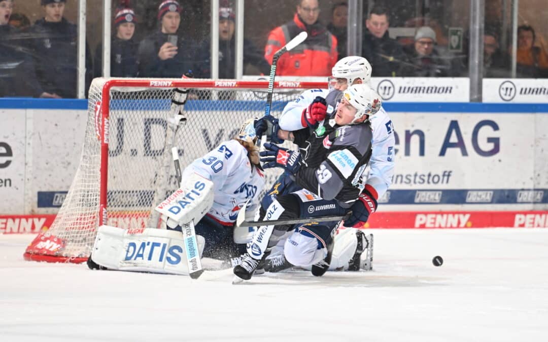 Engagierte Roosters verlieren Troock und Spiel gegen Mannheim in einem hart umkämpftem Spiel