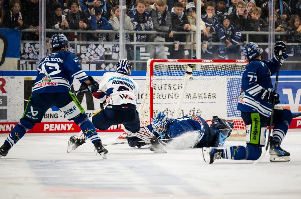 Eisbären Berlin sichern sich Matchpuck – Straubing verliert nach Verlängerung