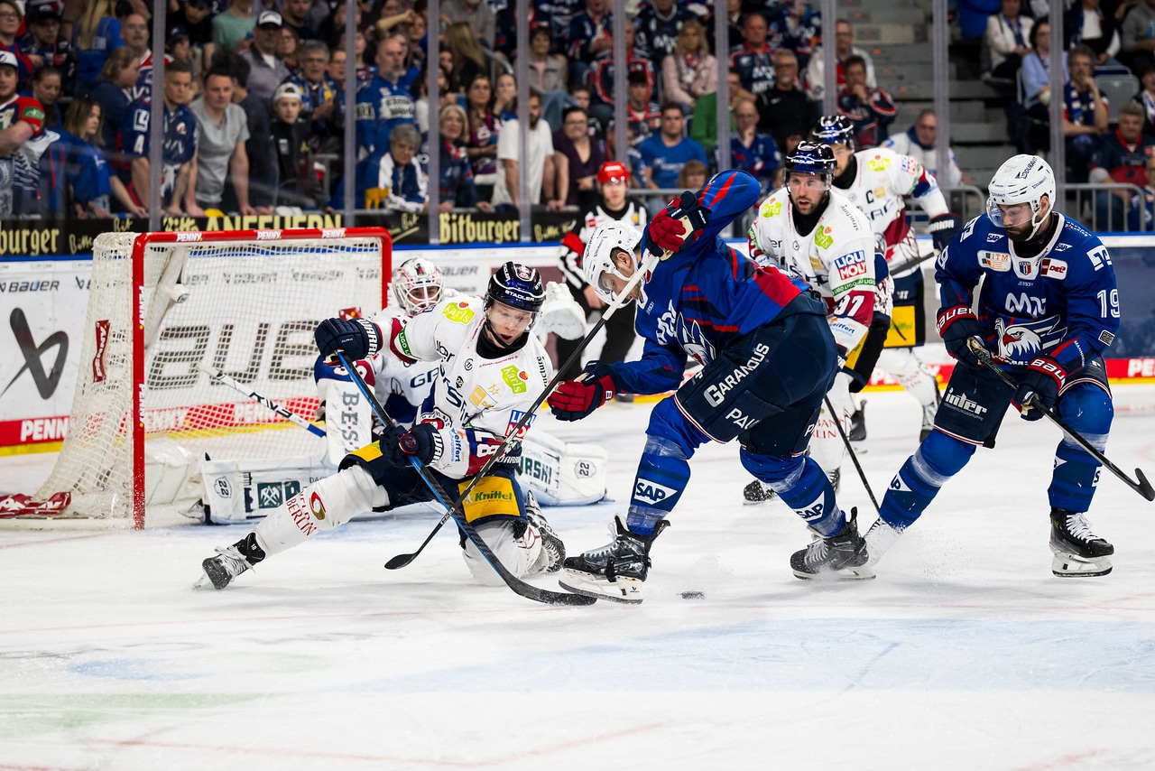 Adler Mannheim gegen Eisbren Berlin – PENNY DEL Halbfinale Spiel 2