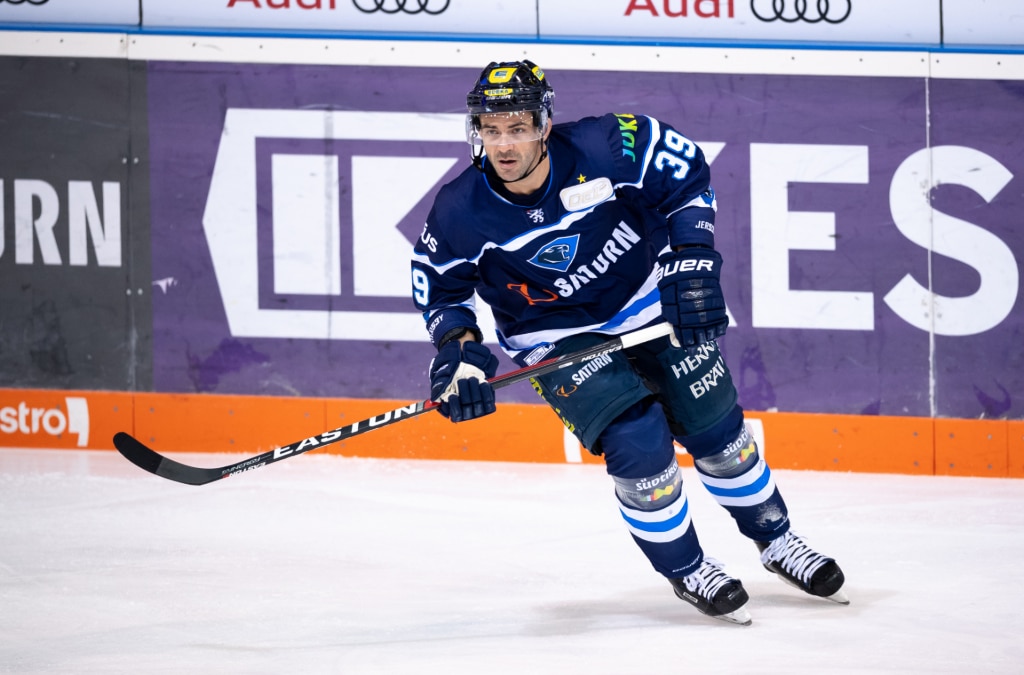 Ehre für Thomas Greilinger – Trikot kommt unters Hallendach