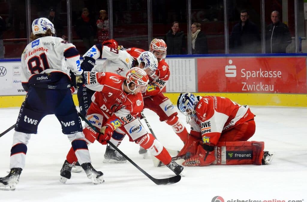 Eispiraten Crimmitschau bescheren Kevin Reich zum Geburtstag einen Shootout gegen Ravensburg