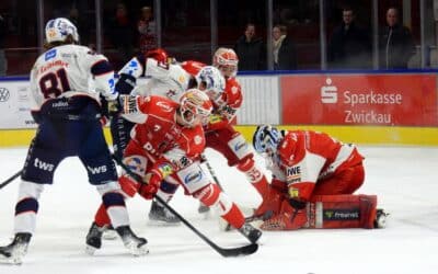 Eispiraten Crimmitschau bescheren Kevin Reich zum Geburtstag einen Shootout gegen Ravensburg