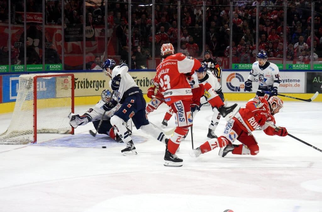 Eispiraten Crimmitschau erkämpfen sich aufopfernd einen Punkt gegen den Tabellenführer aus Kassel