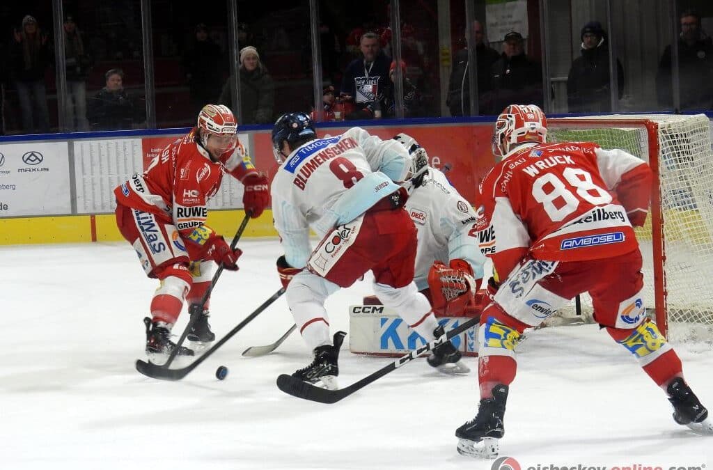 Eispiraten Crimmitschau schaffen historischen Sieg gegen Düsseldorf