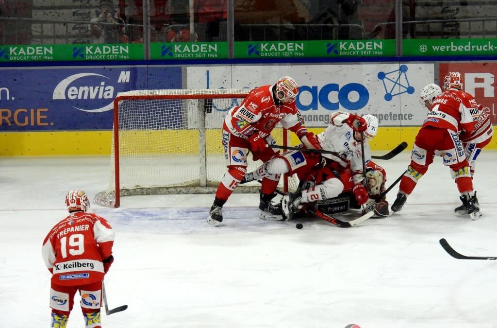 Eispiraten müssen sich nach spätem Comeback den Eisbären aus Regensburg in Verlängerung geschlagen geben