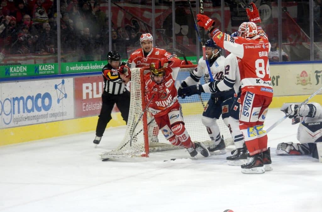 Kämpferische Eispiraten Crimmitschau müssen sich den Huskies aus Kassel geschlagen geben