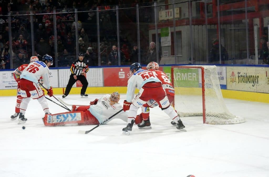 Eispiraten Crimmitschau bekommen von Düsseldorf 3 Emty-Net-Goals eingeschenkt und verlieren erneut