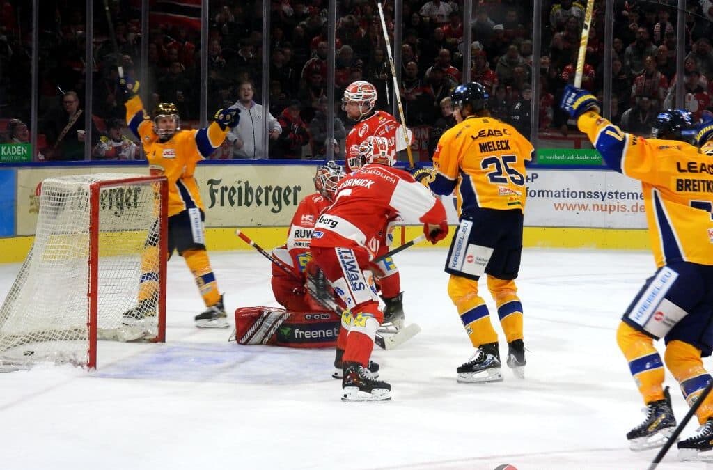 Eispiraten Crimmitschau verabschieden sich mit einer Niederlage gegen Weißwasser in die Sommerpause