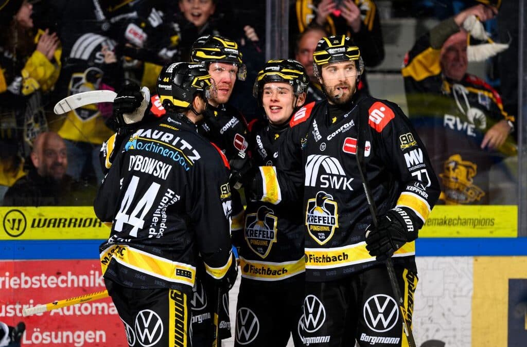Krefeld Pinguine rupfen die Schwenninger Wild Wings mit deutlichem Shutout Sieg für Keeper Jatkola